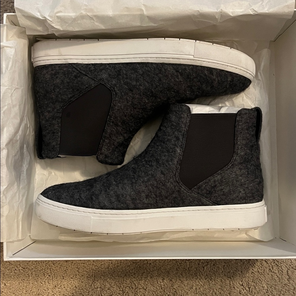 vince. Newlyn Pewter Felt Chelsea Sneaker Size 8